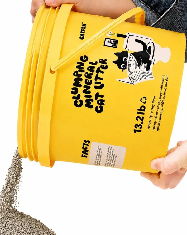 CATPAK 6kg cat litter tub being poured